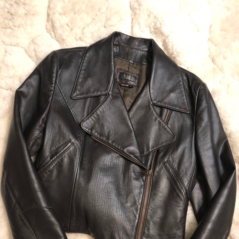 Leather jacket with removable brown fur collar - Picture 3 of 12